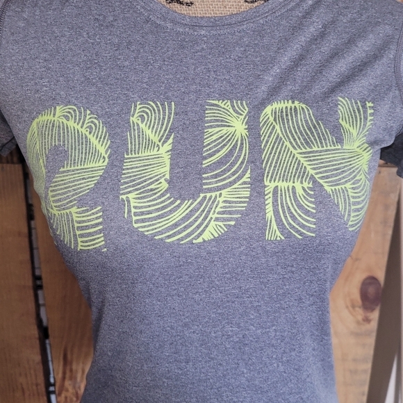 Brooks Run tshirt - Picture 2 of 6